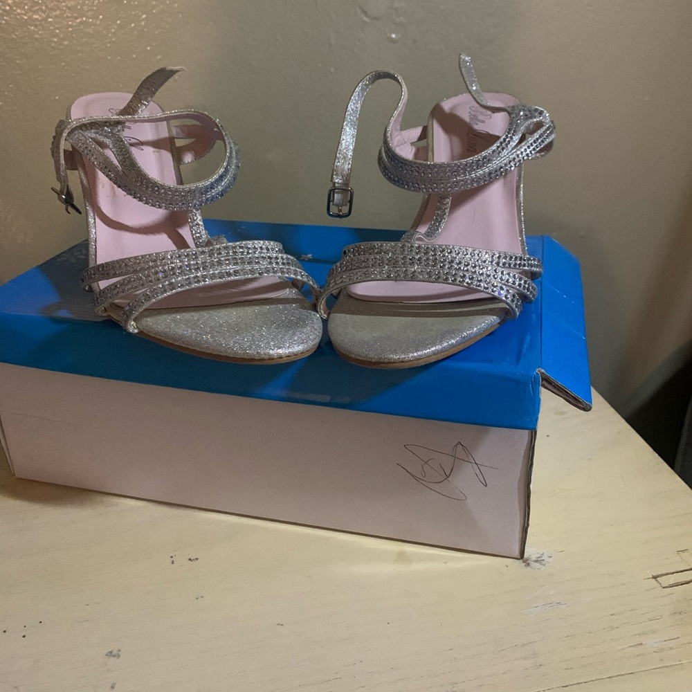 Silver wedges were worn twice.